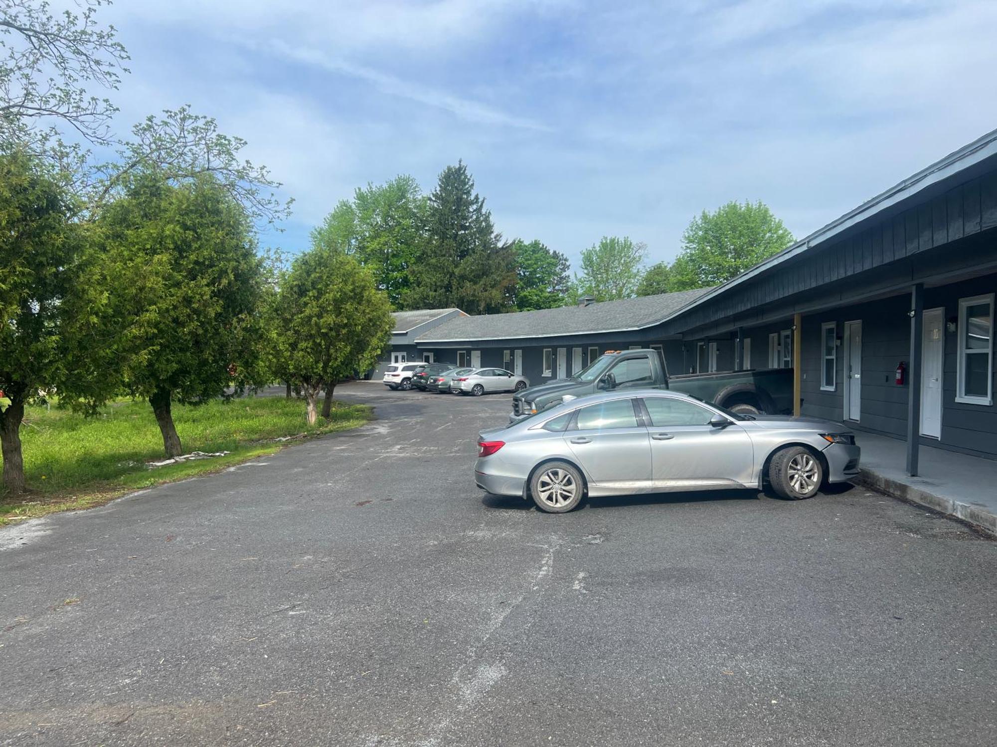 Nest Inn Watertown Exterior photo